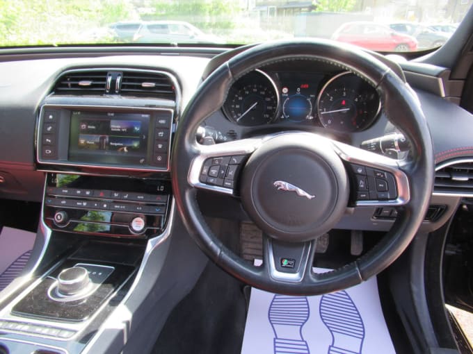 2025 Jaguar Xe