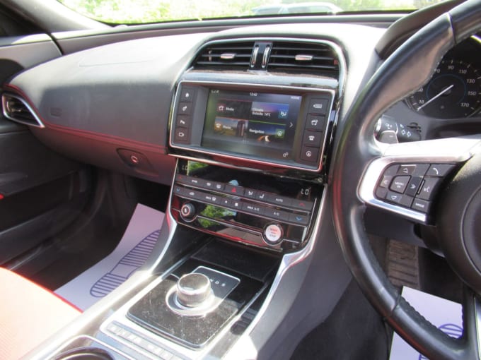 2025 Jaguar Xe
