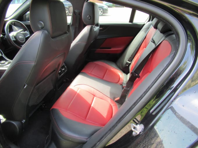 2025 Jaguar Xe