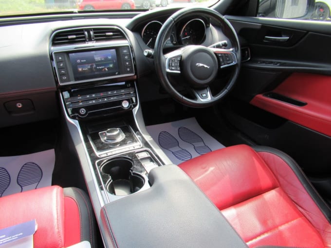 2025 Jaguar Xe