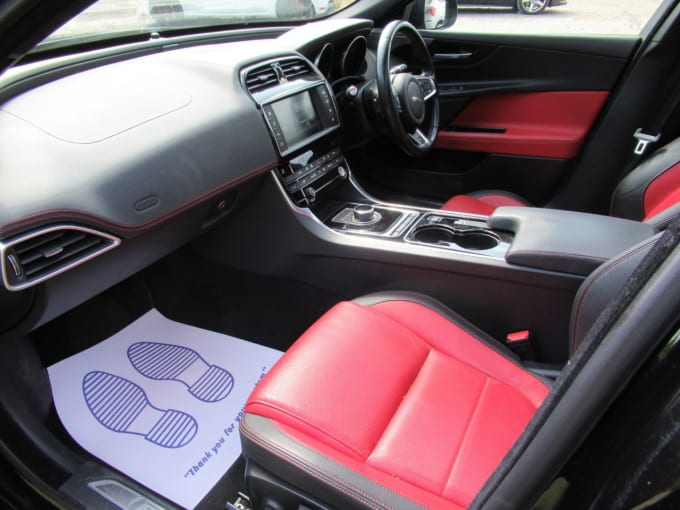 2025 Jaguar Xe