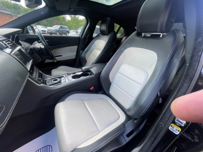 2025 Jaguar Xe