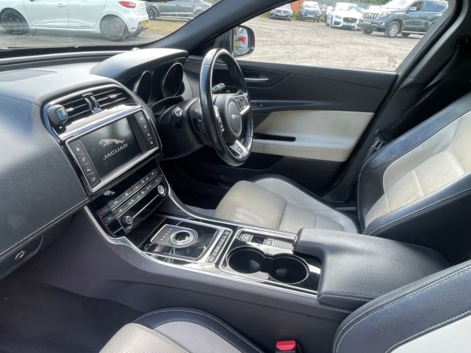 2025 Jaguar Xe