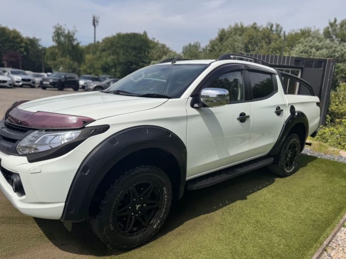 2025 Mitsubishi L200