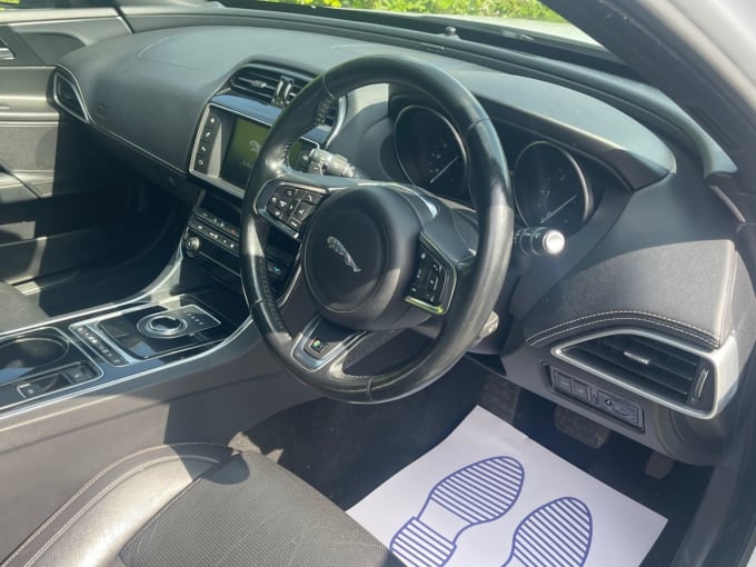 2025 Jaguar Xe