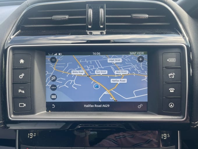 2025 Jaguar Xe