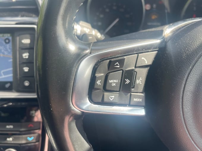 2025 Jaguar Xe