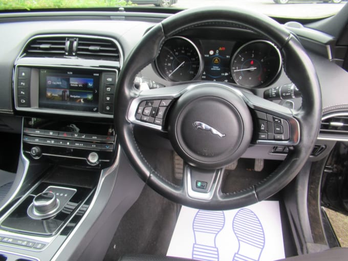 2025 Jaguar Xe