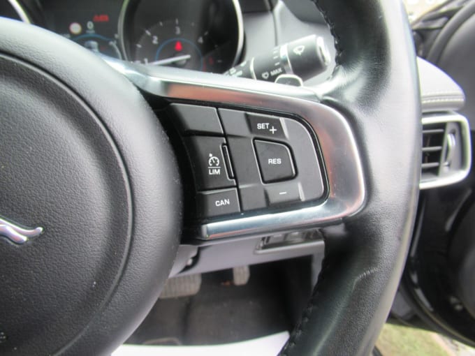 2025 Jaguar Xe
