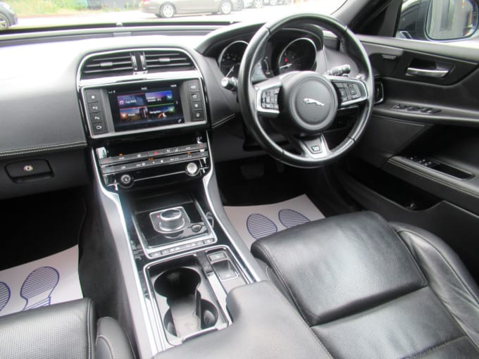 2025 Jaguar Xe