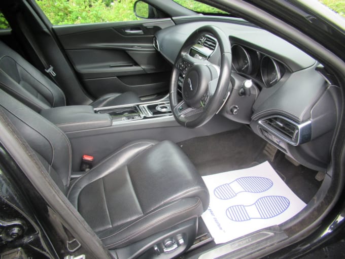 2025 Jaguar Xe