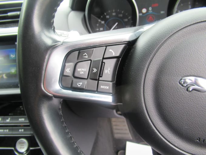 2025 Jaguar Xe