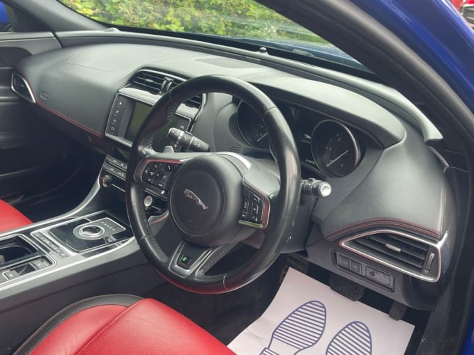 2025 Jaguar Xe