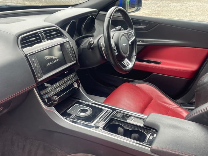 2025 Jaguar Xe