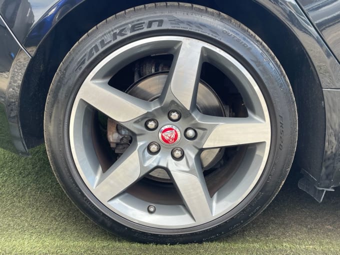2025 Jaguar Xe