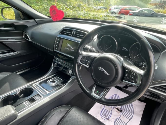 2025 Jaguar Xe