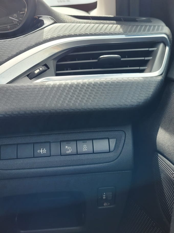 2025 Peugeot 208