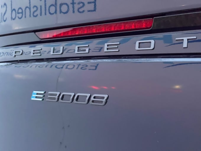 2025 Peugeot E-3008