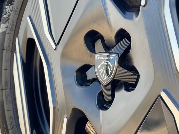 2025 Peugeot E-3008
