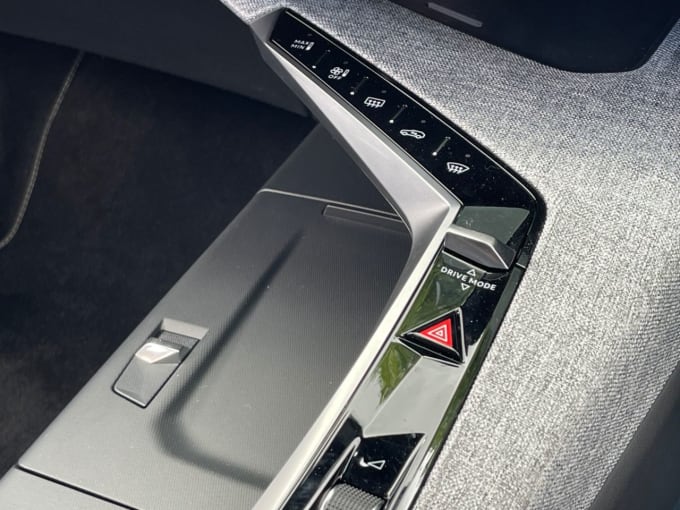 2025 Peugeot E-3008