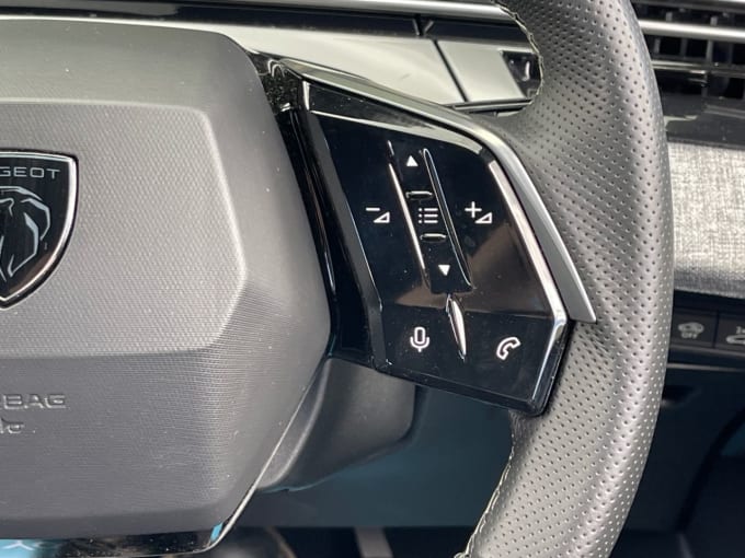 2025 Peugeot E-3008