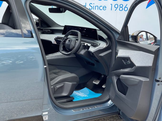 2025 Peugeot E-3008