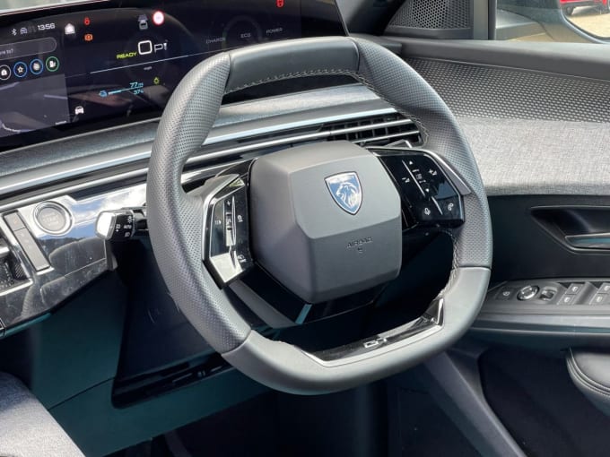 2025 Peugeot E-3008