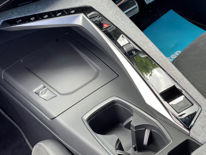 2025 Peugeot E-3008
