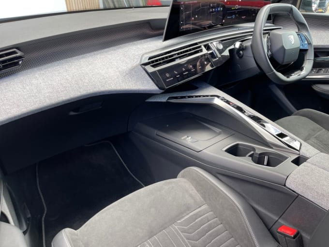 2025 Peugeot E-3008