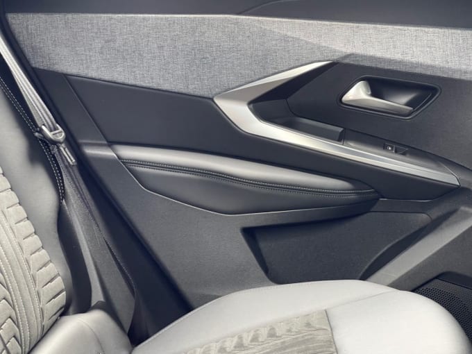 2025 Peugeot E-3008