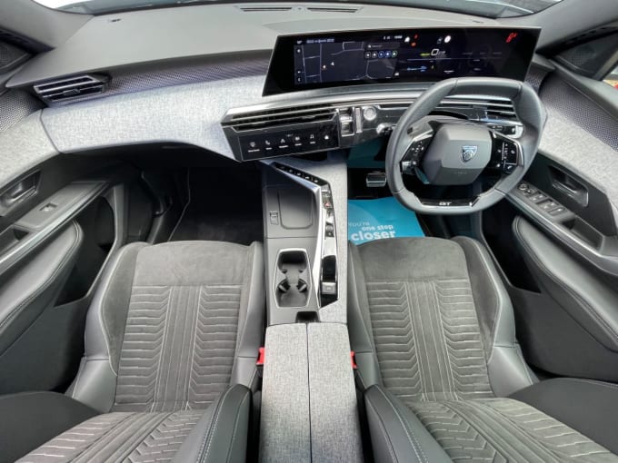 2025 Peugeot E-3008