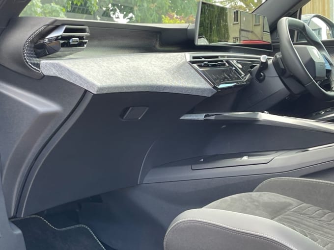 2025 Peugeot E-3008
