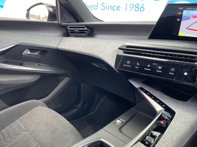 2025 Peugeot E-3008