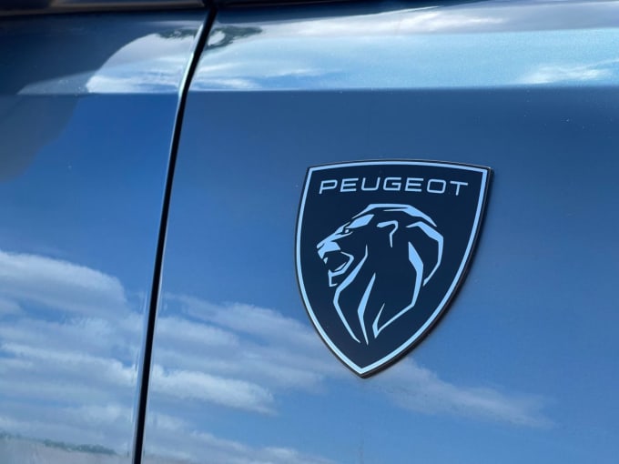 2025 Peugeot E-3008