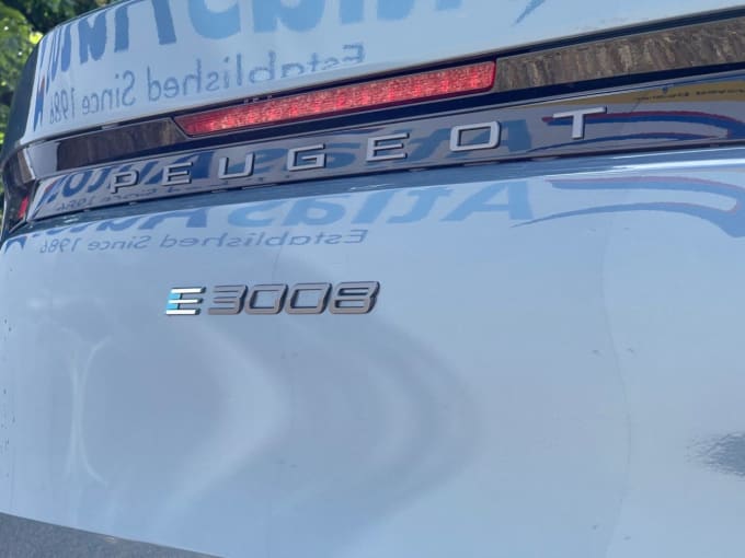 2025 Peugeot E-3008