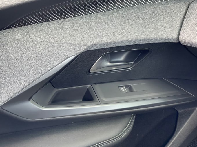 2025 Peugeot E-3008