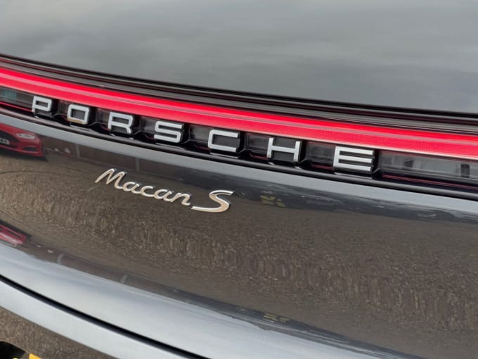 2025 Porsche Macan