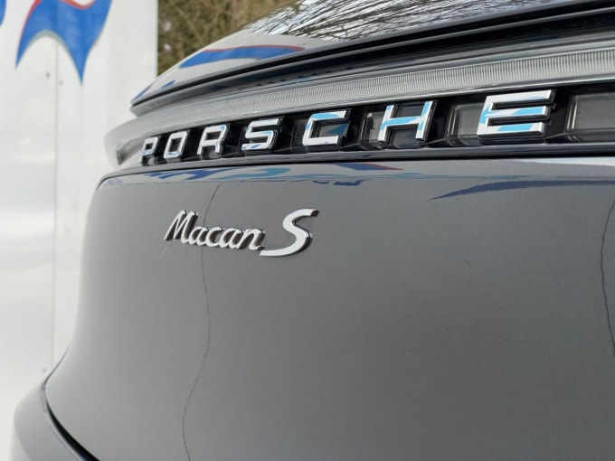 2025 Porsche Macan