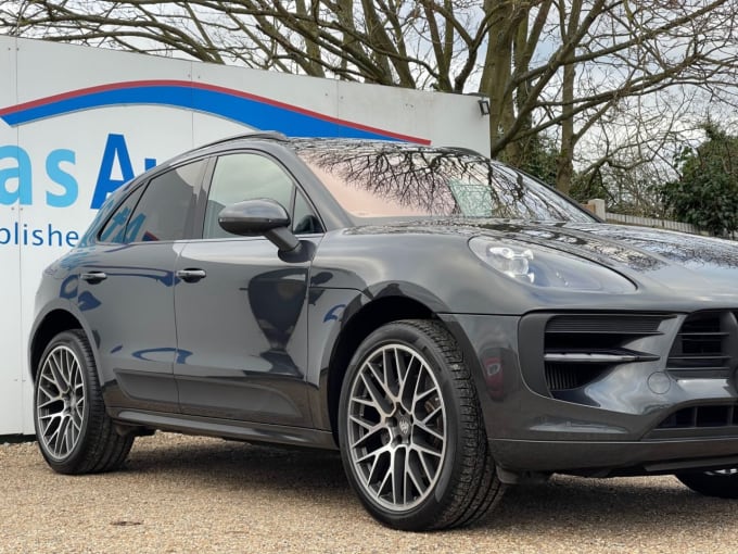 2025 Porsche Macan