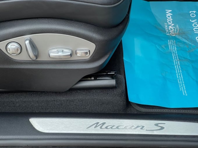 2025 Porsche Macan