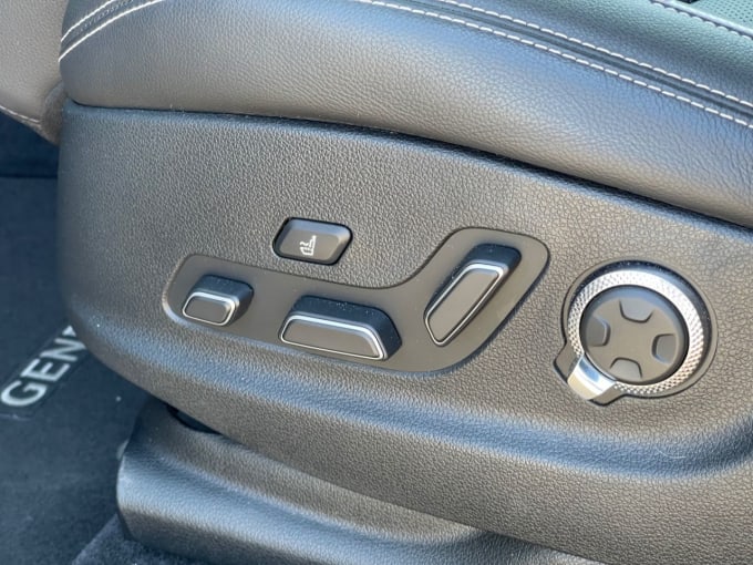 2025 Genesis Gv70