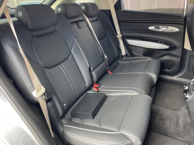 2025 Genesis Gv70