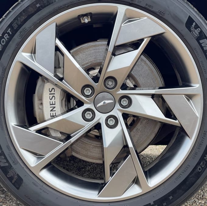 2025 Genesis Gv70