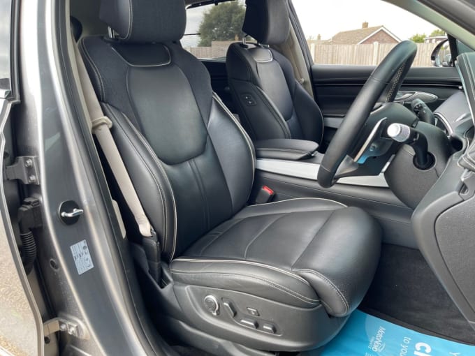 2025 Genesis Gv70