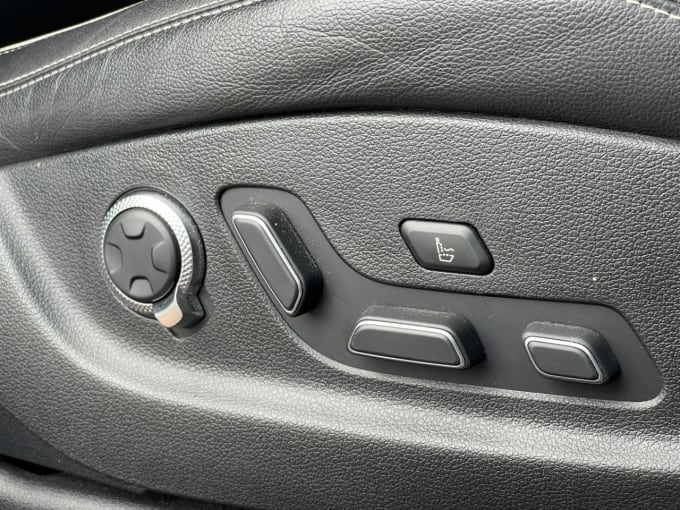 2025 Genesis Gv70