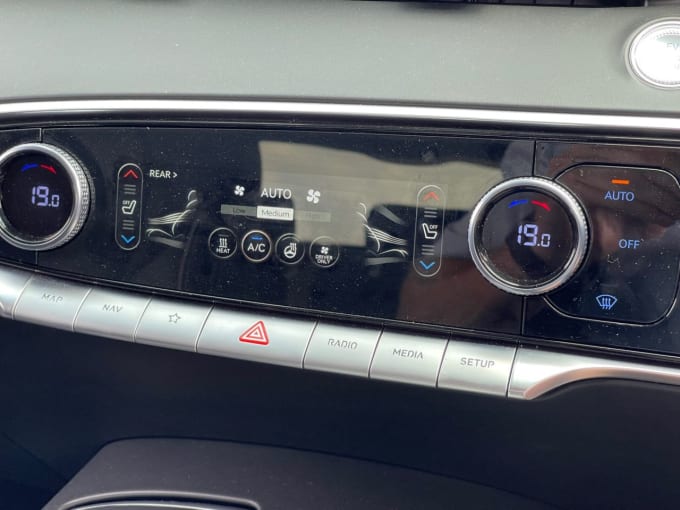 2025 Genesis Gv70
