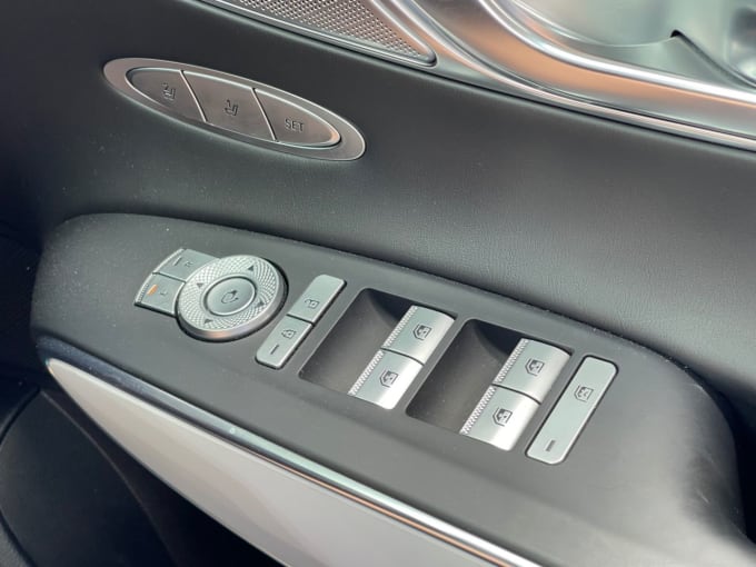 2025 Genesis Gv70
