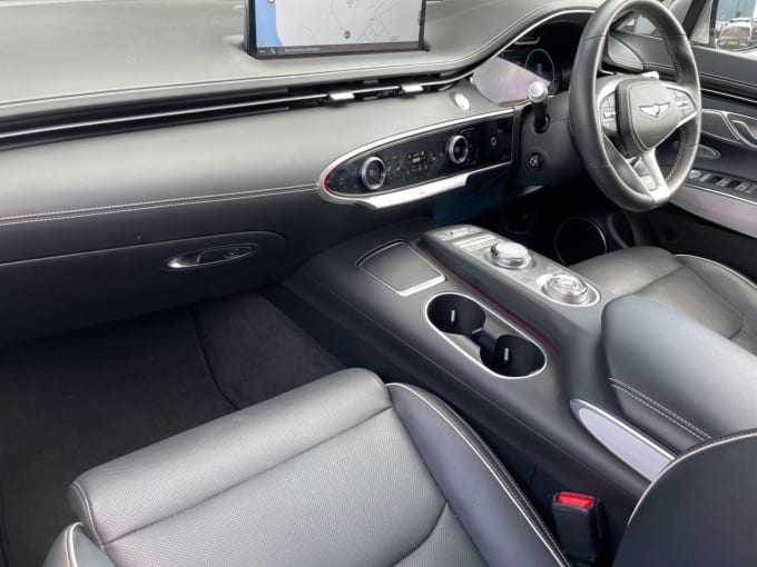 2025 Genesis Gv70