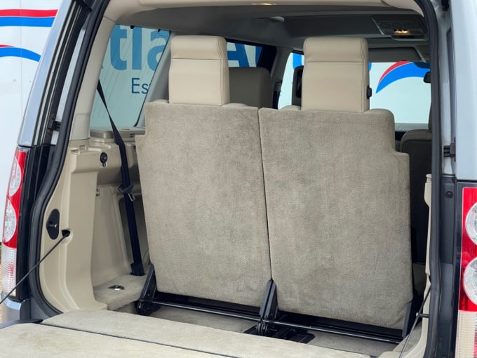 2025 Land Rover Discovery 4