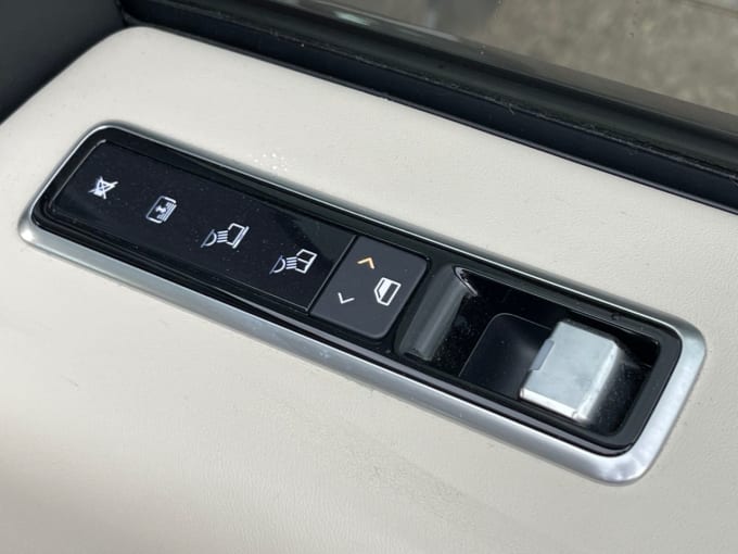 2025 Land Rover Range Rover